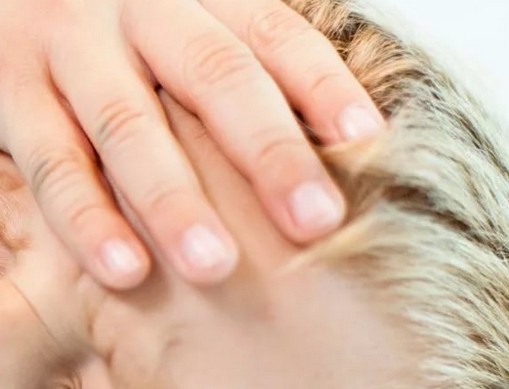 Как узнать когда у грудничка болит голова