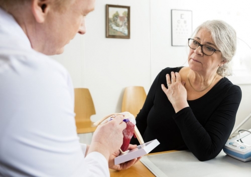 болит спина в левом боку под лопаткой со спины