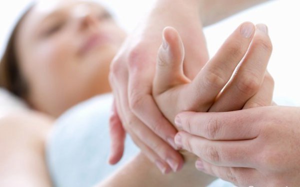 Не могу долго стоять на ногах болит спина