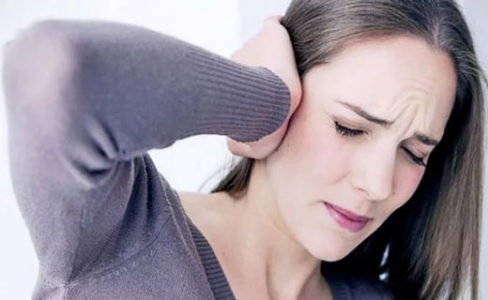 Закладывает уши и болит голова