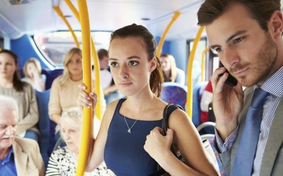 Люди в автобусе