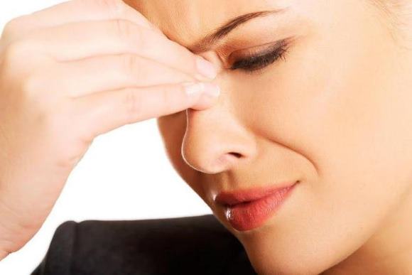 Головная боль при воспалении лобной пазухи давящая, распирающая