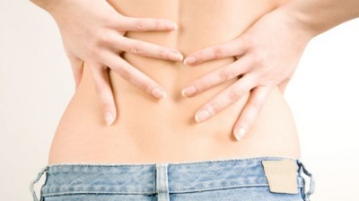 Болит низ спины у женщины причины